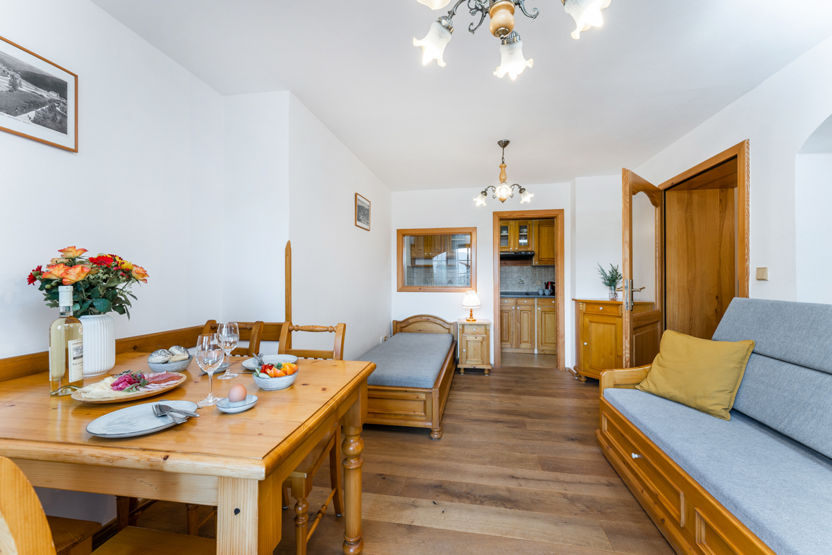 Rodinný apartmán s terasou — ložnice, obývací pokoj, kuchyňka a přístup do zahrady — Pension Happy Špindlerův Mlýn